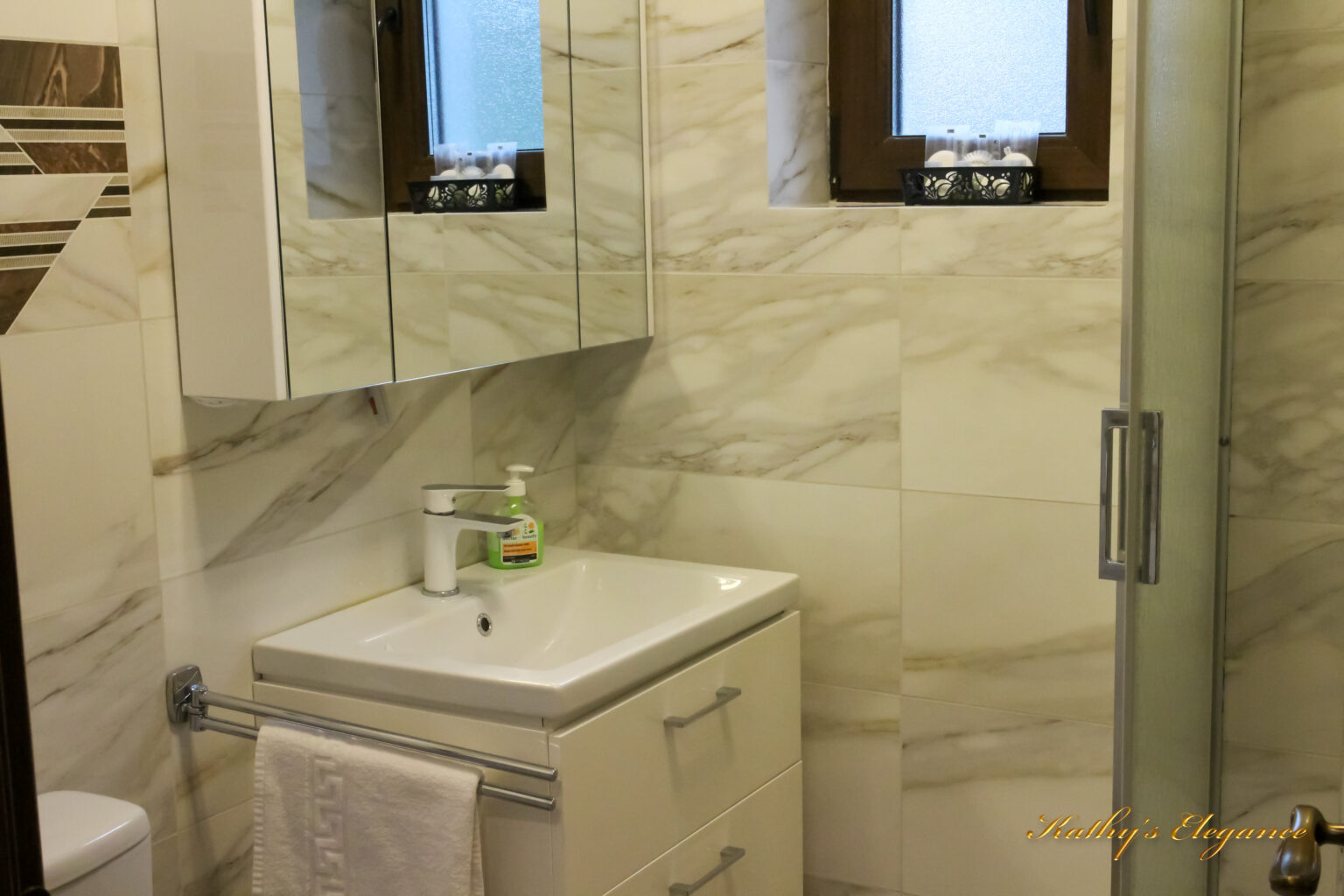 Baie Kathys Elegance watermark