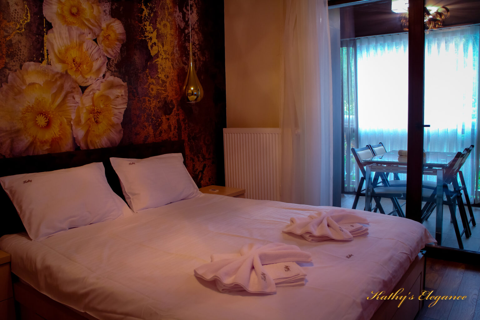 Dining table Netflix Kathys Elegance watermark-2