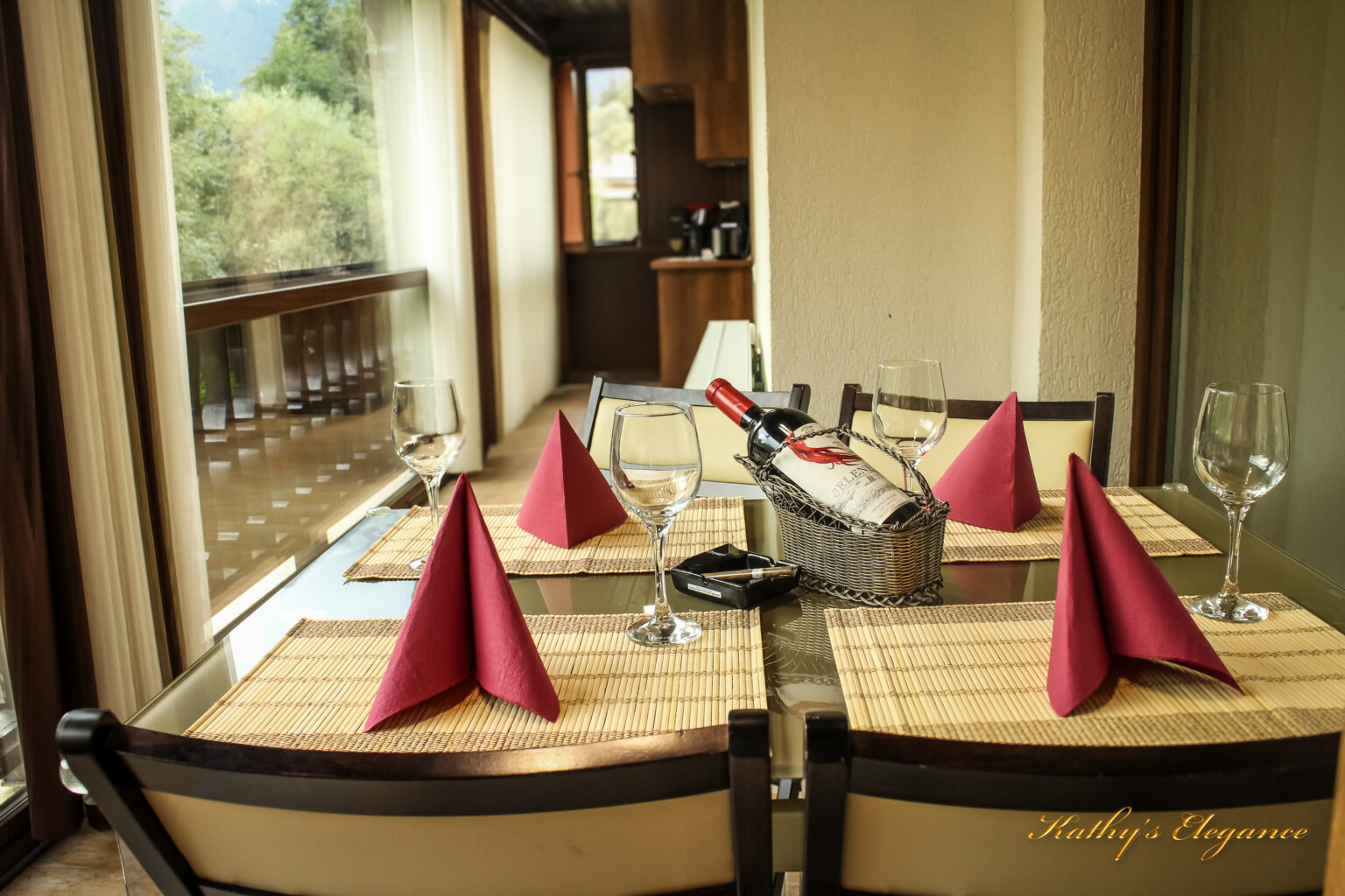 Terasa Meis en place vin Kathys Elegance watermark