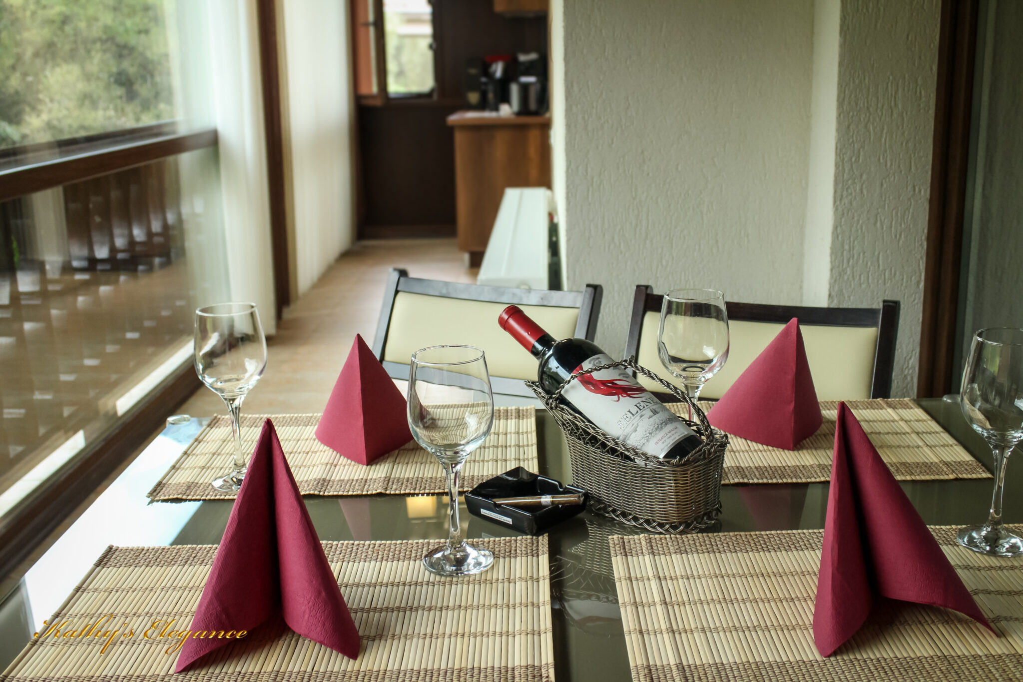 Terasa Meis en place vin geam spate Kathys Elegance watermark